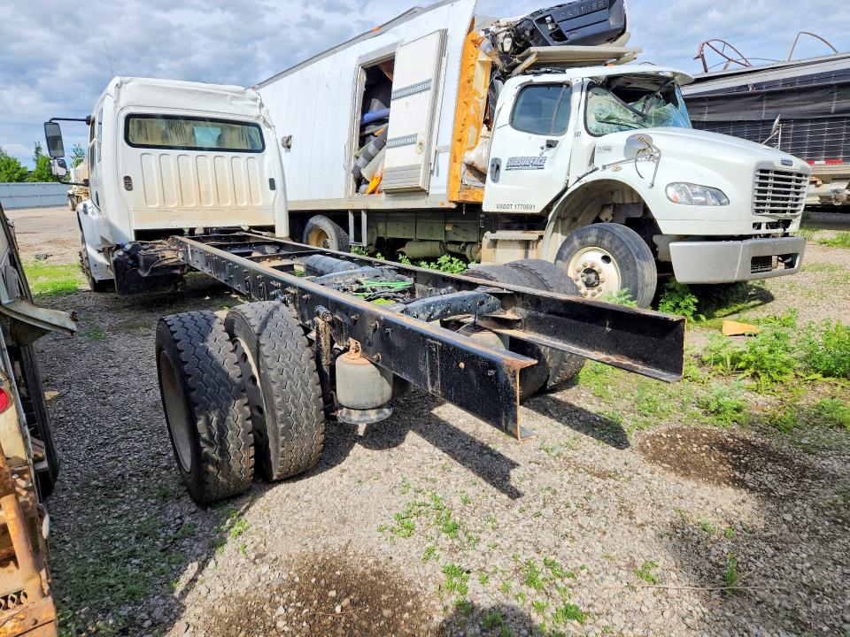 2021 Freightliner M2 106 VIN 3ALACWFC5MDMM7196 COPART salvage auction — ROLLOVER, MN - CERT OF TITLE-SALVAGE, sold $8,000 on 2026-08-26 (photo 2)