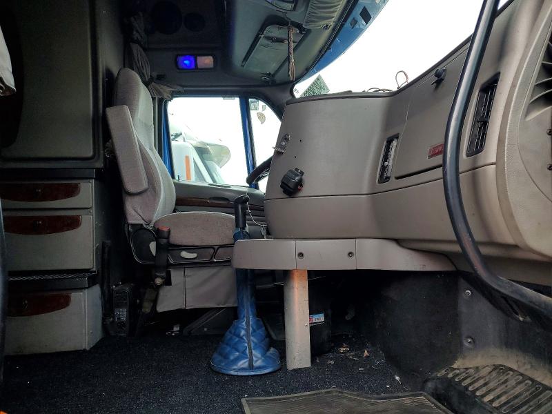 2002 Kenworth T2000 VIN 1XKTDB9X12J893679 COPART salvage auction — MINOR DENT/SCRATCHES, IL - CERT OF TITLE-REBUILT, sold $6,500 on 2026-09-03 (photo 5)