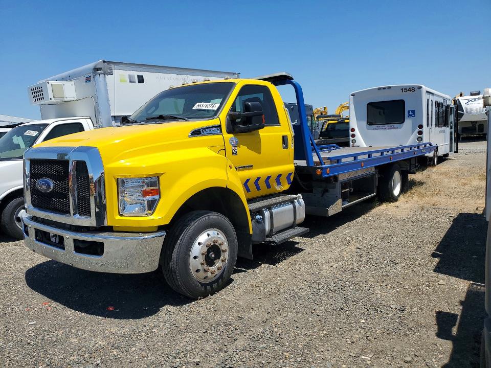 2022 Ford F-650 VIN 1FDWF6DC1NDF01040 COPART salvage auction — MINOR DENT/SCRATCHES, CA - DIS/DLR/EXP ONLY CLEAN TITLE, sold $34,750 on 2026-07-30 (photo 1)