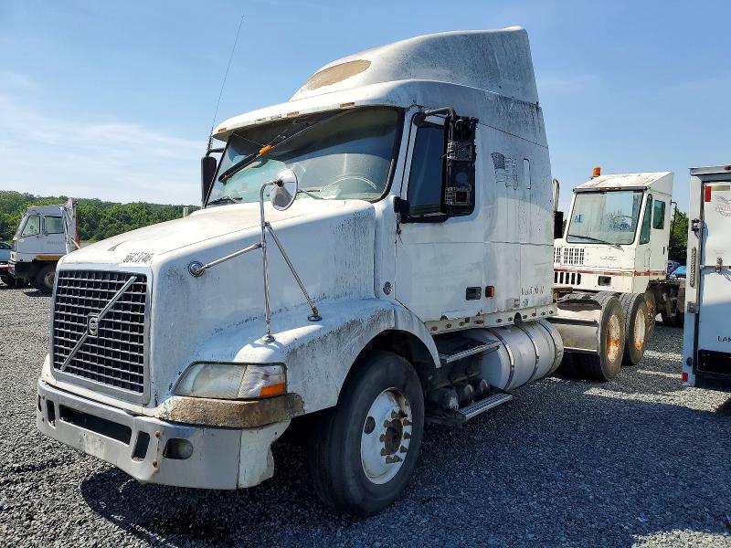 2007 Volvo Vnm VIN 4V4MC9GH57N460779 COPART salvage auction — FRONT END, NC - DEALER ONLY CLEAN TITLE, sold $250 on 2026-09-22 (photo 2)