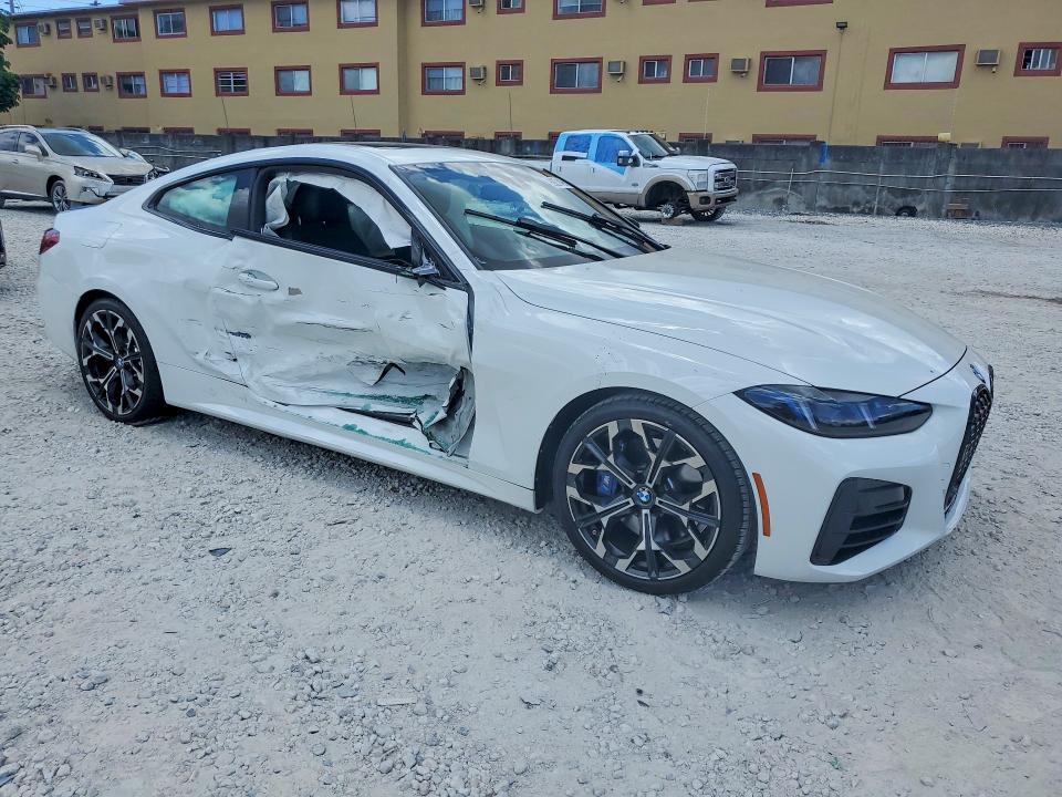 2025 BMW 4er VIN WBA43DA01SCU13803 COPART salvage auction — SIDE, Fl - Cert Of Title Slvg Rebuildable, sold $21,200 on 2026-08-11 (photo 4)