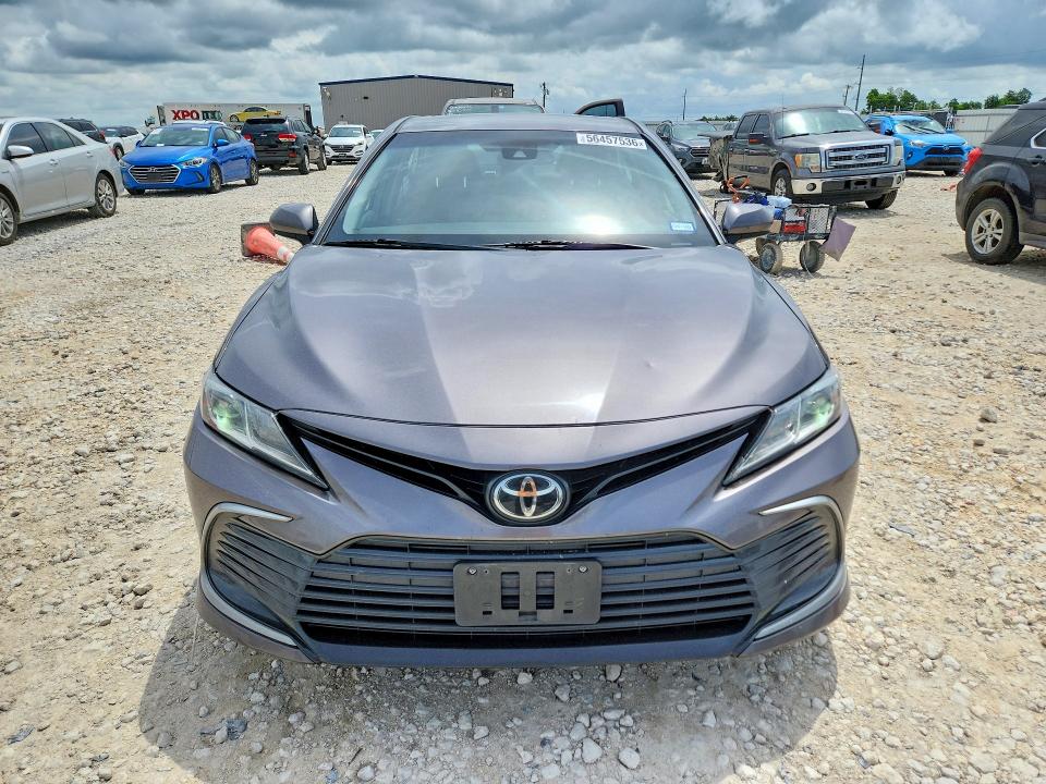 2021 Toyota Camry VIN 4T1C11AK0MU592090 COPART salvage auction — REAR END, Tx - Salvage Vehicle Title, sold $70 on 2026-07-09 (photo 5)