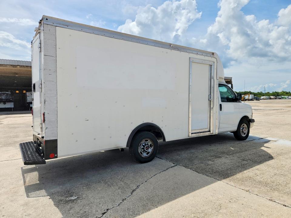 2022 Gmc Savana VIN 1GD07SF75N1226463 COPART salvage auction — MINOR DENT/SCRATCHES, Va - Certificate Of Title, sold $7,000 on 2026-07-21 (photo 3)