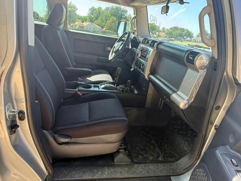 2009 Toyota Fj cruiser VIN JTEBU11F09K067152 COPART salvage auction — MINOR DENT/SCRATCHES, Ok - Certificate Of Title (P), sold $4,950 on 2026-07-14 (photo 5)