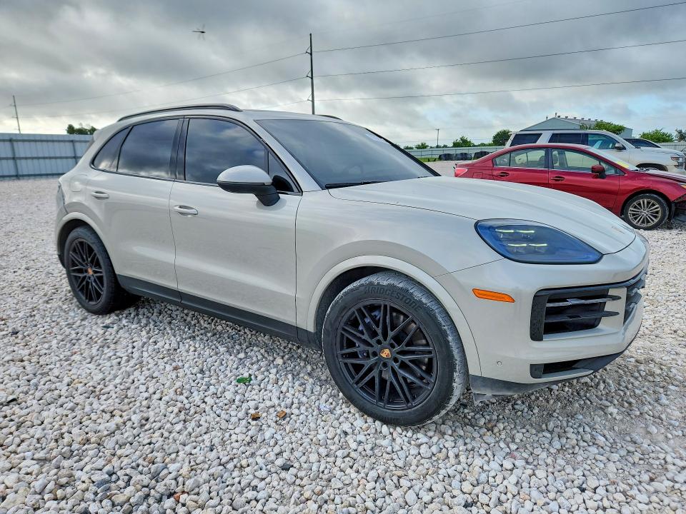 2025 Porsche Cayenne VIN WP1AA2AY7SDA02792 COPART salvage auction — REAR END, Tx - Salvage Vehicle Title, sold $48,750 on 2026-08-13 (photo 4)