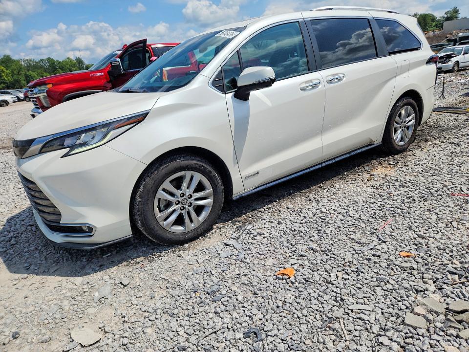 2021 Toyota Sienna VIN 5TDZRKEC8MS019927 — COPART salvage auction photo