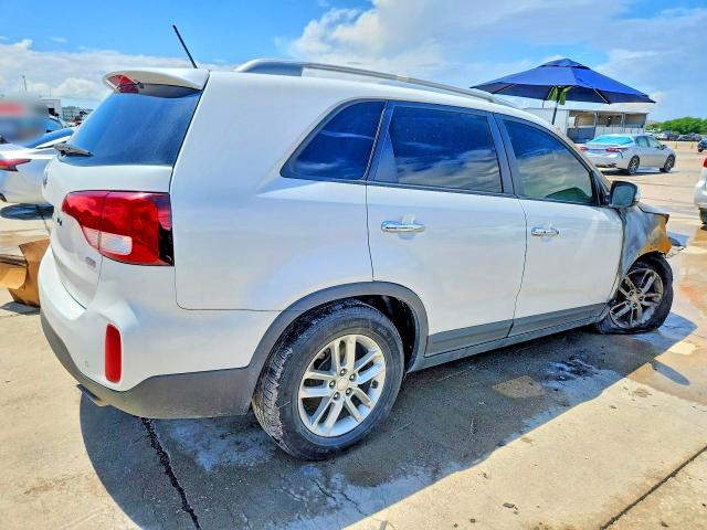 2014 Kia Sorento VIN 5XYKT4A66EG495686 COPART salvage auction — ENGINE BURN, Tx - Nonrepairable Title, sold $150 on 2026-07-02 (photo 3)