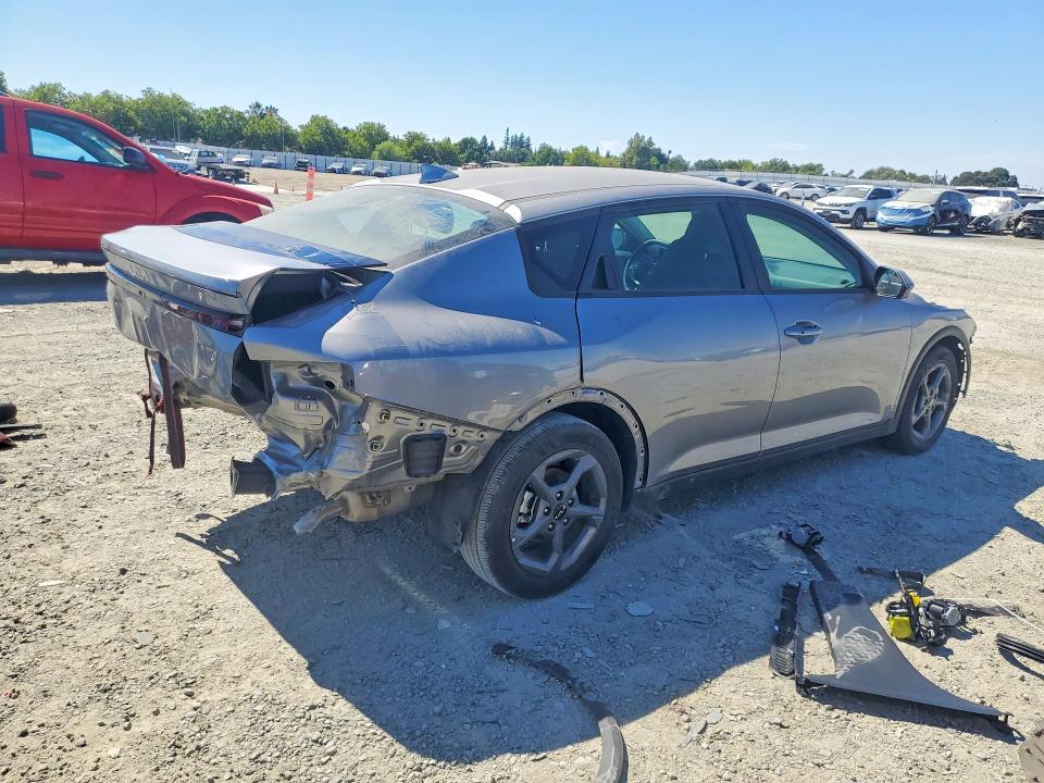 2025 Kia K4 VIN 3KPFT4DE9SE090158 COPART salvage auction — STRIPPED, CA - SALVAGE CERTIFICATE, sold $4,050 on 2026-07-09 (photo 3)