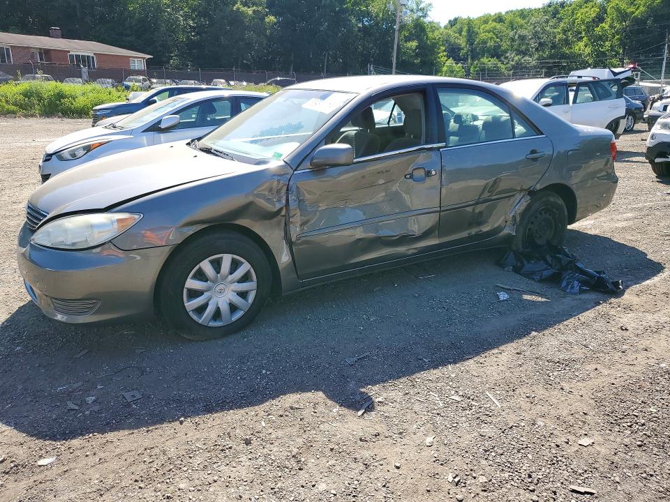 2005 Toyota Camry VIN 4T1BE30KX5U964145 COPART salvage auction — SIDE, Md - Cert Of Salvage > 75% Damage, sold $450 on 2026-07-02 (photo 1)