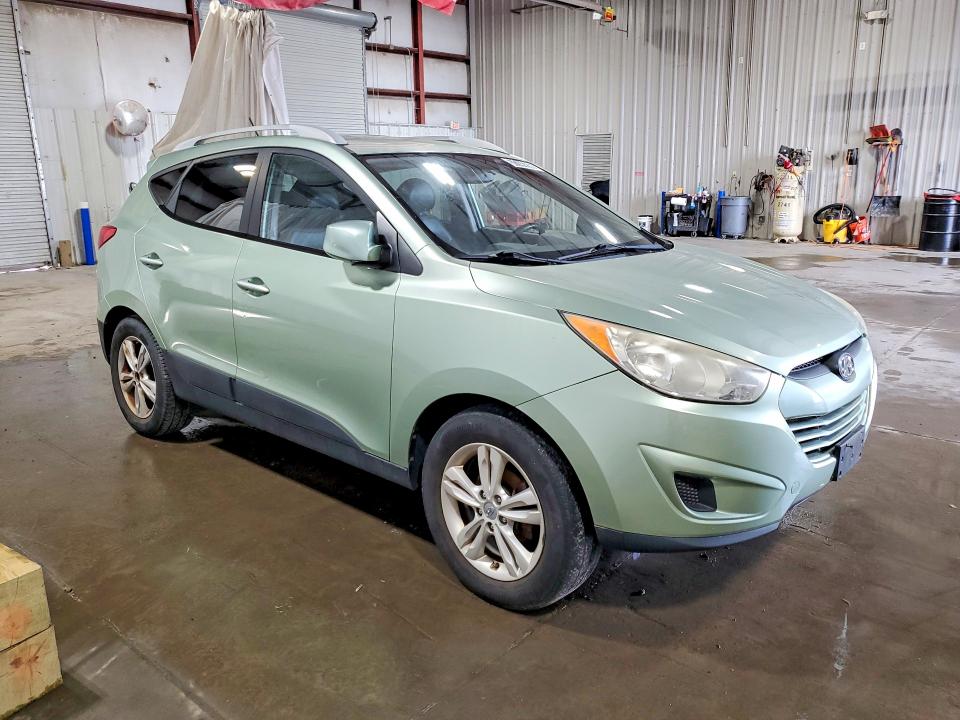 2011 Hyundai Tucson VIN KM8JU3AC3BU192122 COPART salvage auction — NORMAL WEAR, Va - Certificate Of Title, sold $200 on 2026-07-28 (photo 4)