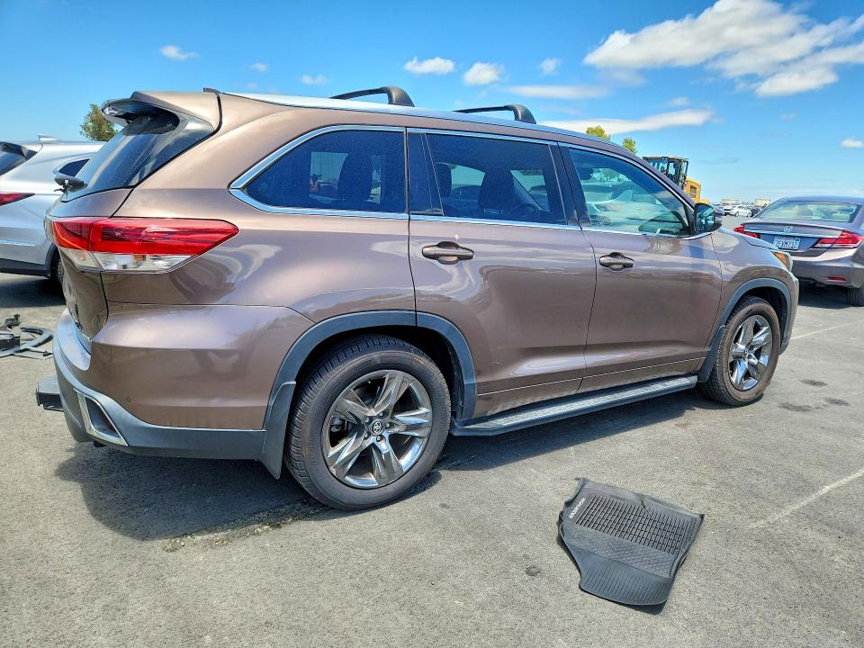 2018 Toyota Highlander VIN 5TDDZRFH5JS854635 COPART salvage auction — FRONT END, CA - SALVAGE CERTIFICATE, sold $6,200 on 2026-07-27 (photo 3)