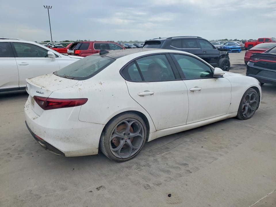 2017 Alfa romeo Giulia VIN ZARFAECN2H7552183 COPART salvage auction — WATER/FLOOD, Tx - Salvage Title-Flood Damage, sold $2,000 on 2026-07-23 (photo 3)