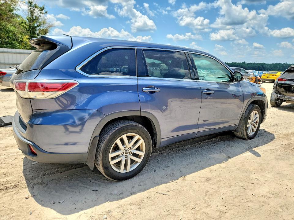 2016 Toyota Highlander VIN 5TDBKRFH2GS337829 COPART salvage auction — MINOR DENT/SCRATCHES, Fl - Cert Of Title Slvg Rebuildable, sold $6,700 on 2026-07-10 (photo 3)
