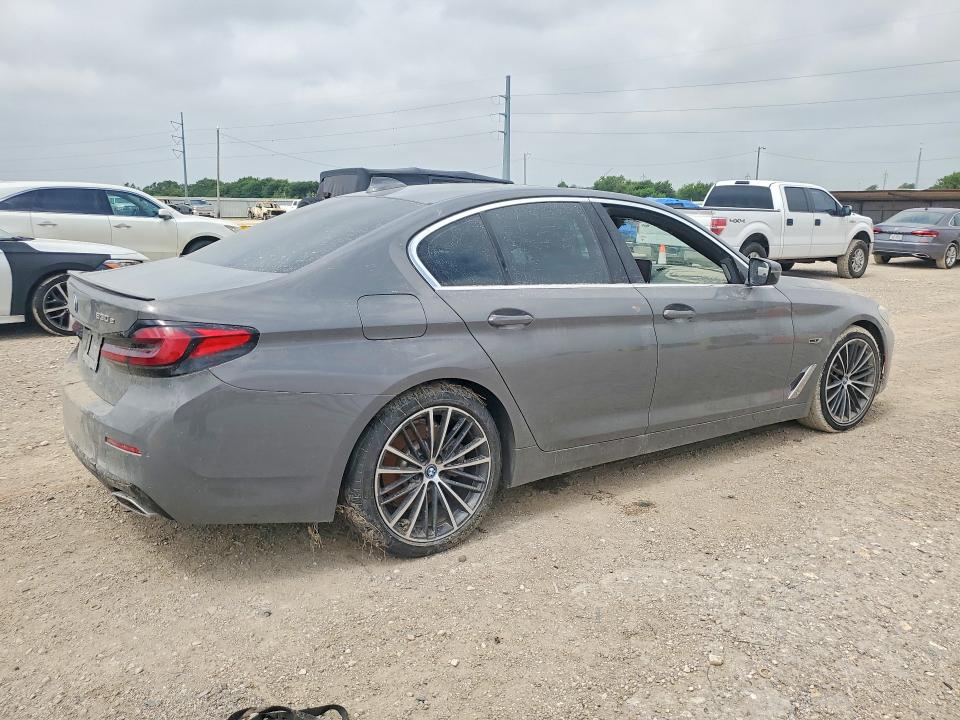 2022 BMW 5er VIN WBA13AG01NCJ60527 COPART salvage auction — WATER/FLOOD, Tx - Salvage Title-Flood Damage, sold $30 on 2026-07-29 (photo 3)