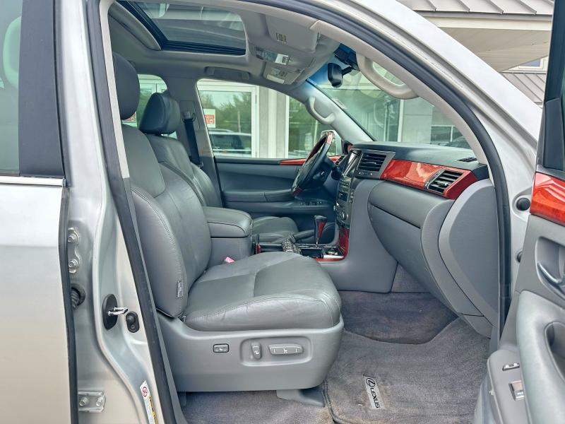 2008 Lexus Lx 570 VIN JTJHY00WX84007796 COPART salvage auction — MINOR DENT/SCRATCHES, CO - CERTIFICATE OF TITLE (P), sold $12,900 on 2026-07-02 (photo 5)