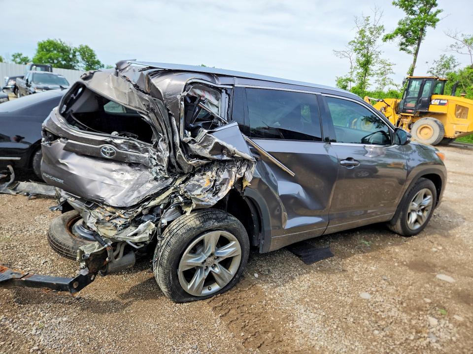 2015 Toyota Highlander VIN 5TDDKRFH2FS174364 COPART salvage auction — REAR END, Wi - Junked Vehicle Bill Of Sale, sold $4,250 on 2026-07-08 (photo 3)
