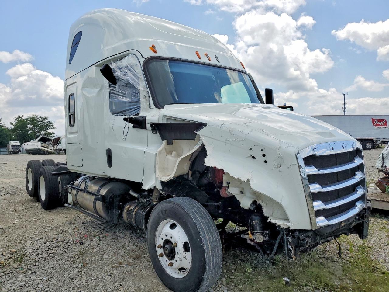2025 Freightliner Cascadia 126 VIN 1FUJHHFG8SLVR2032 COPART salvage auction — Front End, IN - CERTIFICATE OF TITLE (P), sold $32,750 on 2026-07-07 (photo 1)