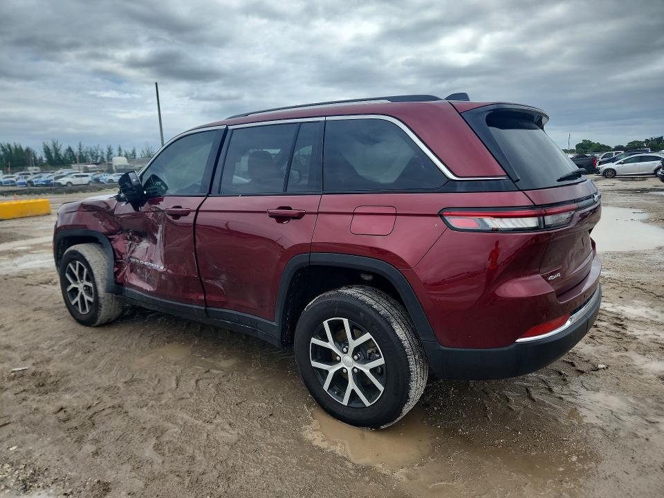 2024 Jeep Cherokee VIN 1C4RJHBG8R8943846 COPART salvage auction — SIDE, Salvage Title, sold $3,250 on 2026-07-30 (photo 2)
