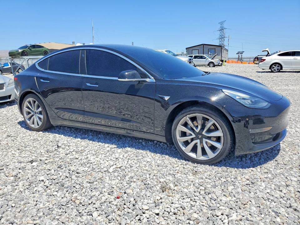 2018 Tesla VIN 5YJ3E1EA7JF075951 COPART salvage auction — SIDE, Nv - Salvage Title, sold $1,600 on 2026-07-29 (photo 4)