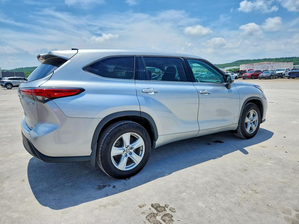 2022 Toyota Highlander hybrid VIN 5TDBBRCH9NS555235 COPART salvage auction — FRONT END, Ok - Certificate Of Title, sold $16,000 on 2026-07-22 (photo 3)