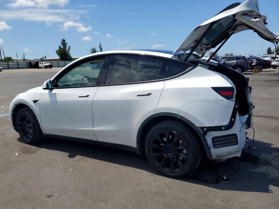 2022 Tesla Model y VIN 7SAYGAEE8NF390270 COPART salvage auction — REAR END, Fl - Cert Of Title Slvg Rebuildable, sold $9,900 on 2026-08-03 (photo 2)