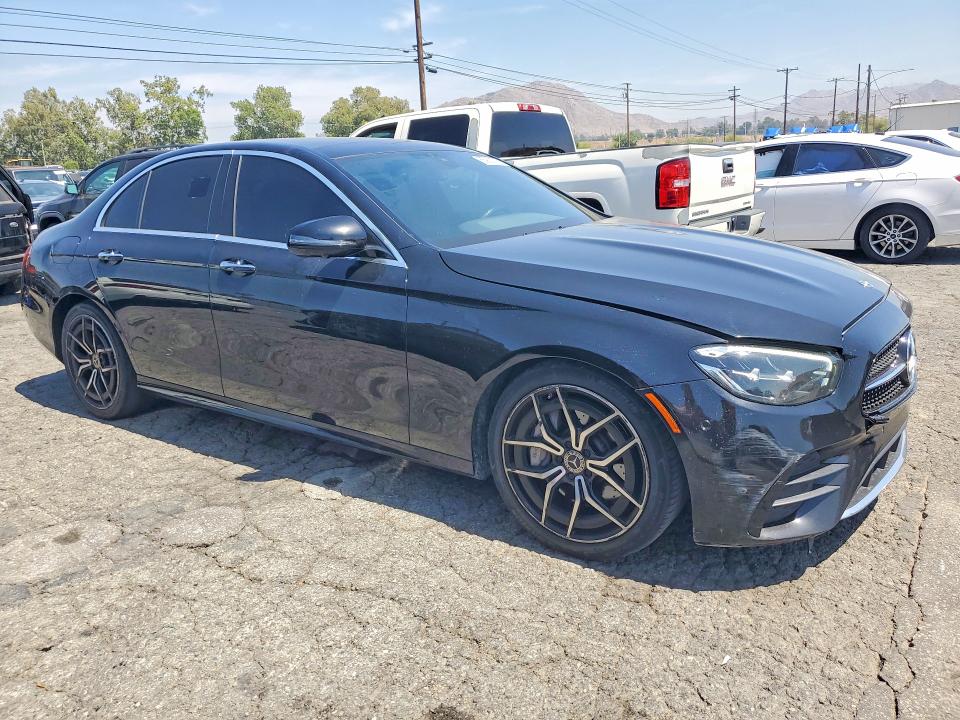 2021 Mercedes-benz E-klasse VIN W1KZF8DB5MA873412 COPART salvage auction — MINOR DENT/SCRATCHES, Ca - Dis/Dlr/Exp Only Clean Title, sold $13,300 on 2026-07-30 (photo 4)