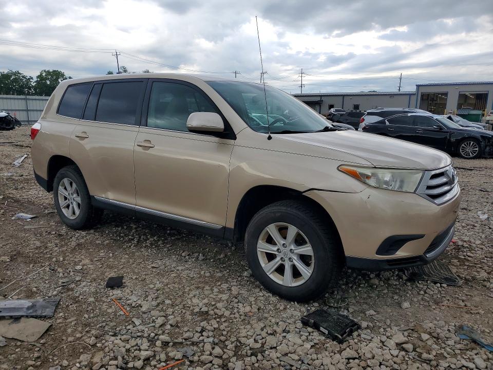 2011 Toyota Highlander VIN 5TDZA3EH5BS016196 COPART salvage auction — MINOR DENT/SCRATCHES, Il - Certificate Of Title, sold $2,400 on 2026-07-31 (photo 4)
