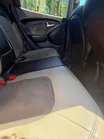 2010 Hyundai Tucson VIN KM8JU3AC9AU040098 COPART salvage auction — NORMAL WEAR, Nc - Dealer Only Clean Title (P), sold $850 on 2026-07-02 (photo 6)