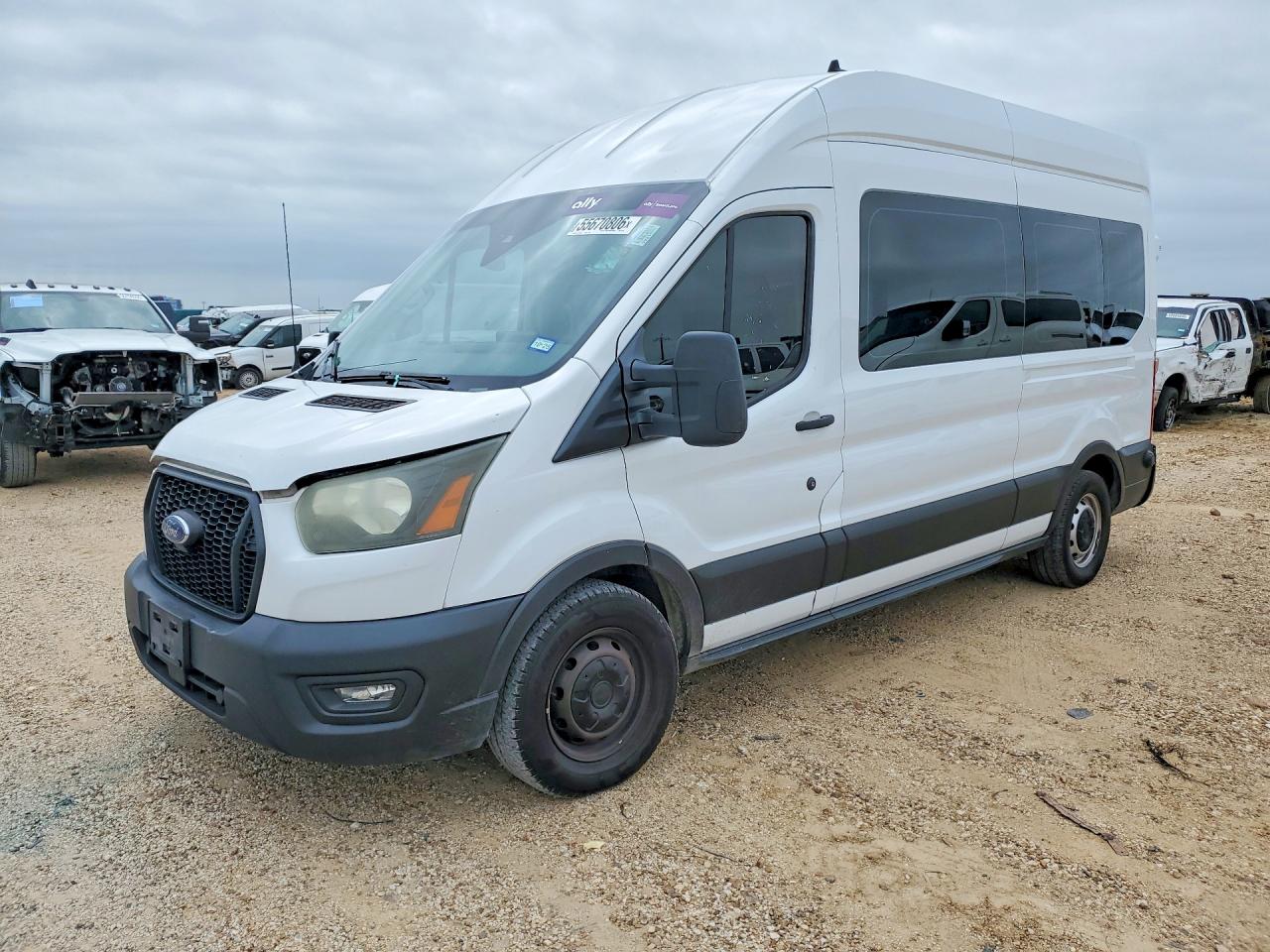 2022 Ford Transit VIN 1FBAX2XG2NKA52714 COPART salvage auction — Minor Dent/Scratches, TX - CERTIFICATE OF TITLE, sold $11,800 on 2026-07-02 (photo 1)