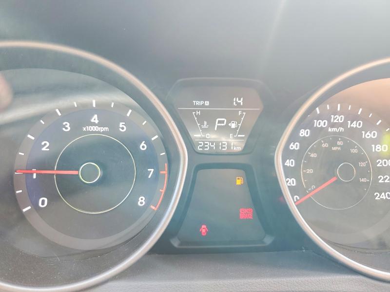 2014 Hyundai Elantra VIN 5NPDH4AE6EH519009 COPART salvage auction — MINOR DENT/SCRATCHES, On - Permit No Brand - Unfit, sold $800 on 2026-07-03 (photo 9)