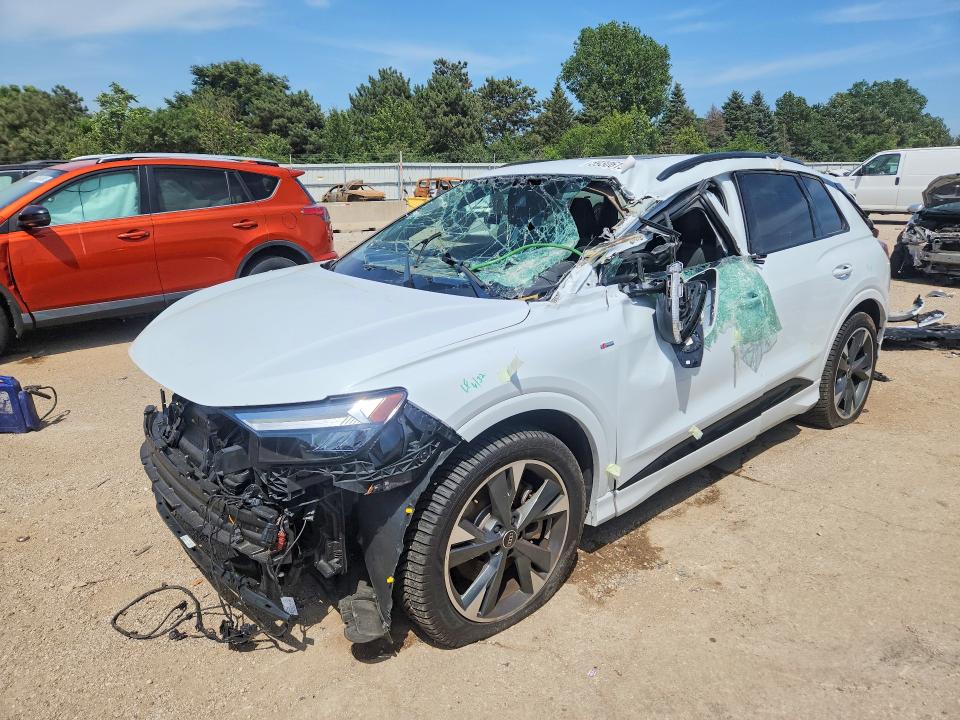 2024 Audi Q4 e-tron VIN WA1LUBFZ9RP047402 — COPART salvage auction photo