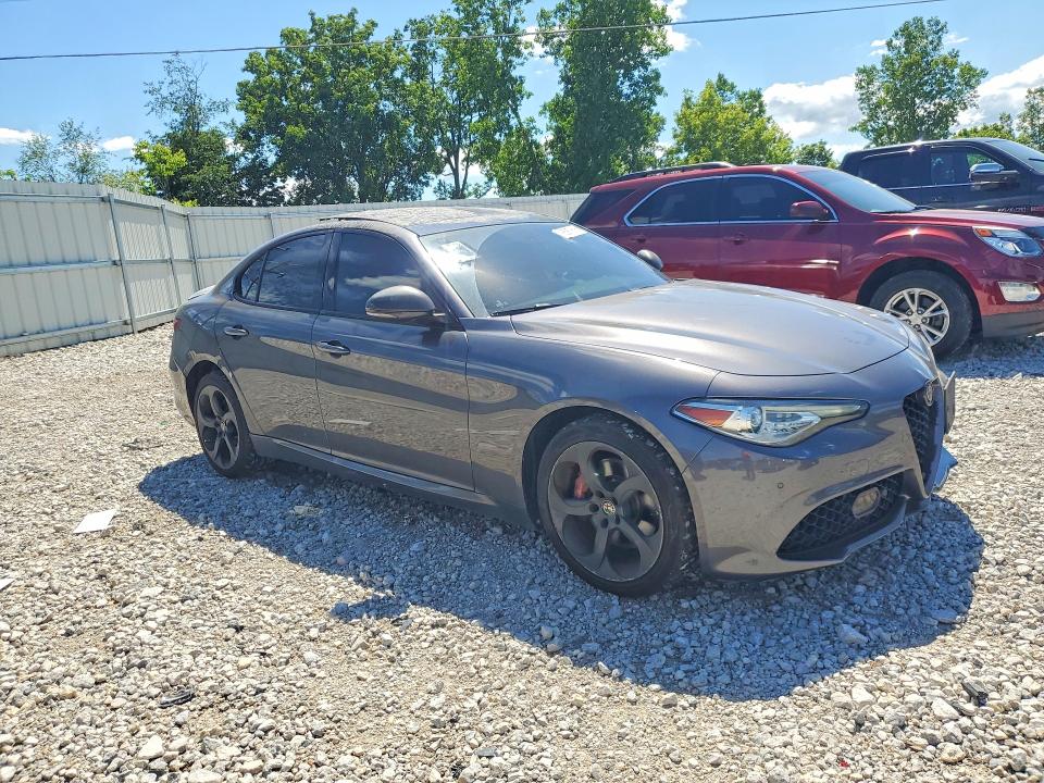 2017 Alfa romeo VIN ZARFAEDN4H7553981 COPART salvage auction — NORMAL WEAR, NJ - CERTIFICATE OF TITLE, sold $5,500 on 2026-07-30 (photo 4)