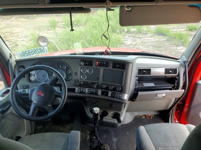 2014 Kenworth T680 VIN 1XKYD48X9EJ417705 COPART salvage auction — MINOR DENT/SCRATCHES, SC - CERT OF TITLE-SALVAGE, sold $500 on 2026-07-31 (photo 6)