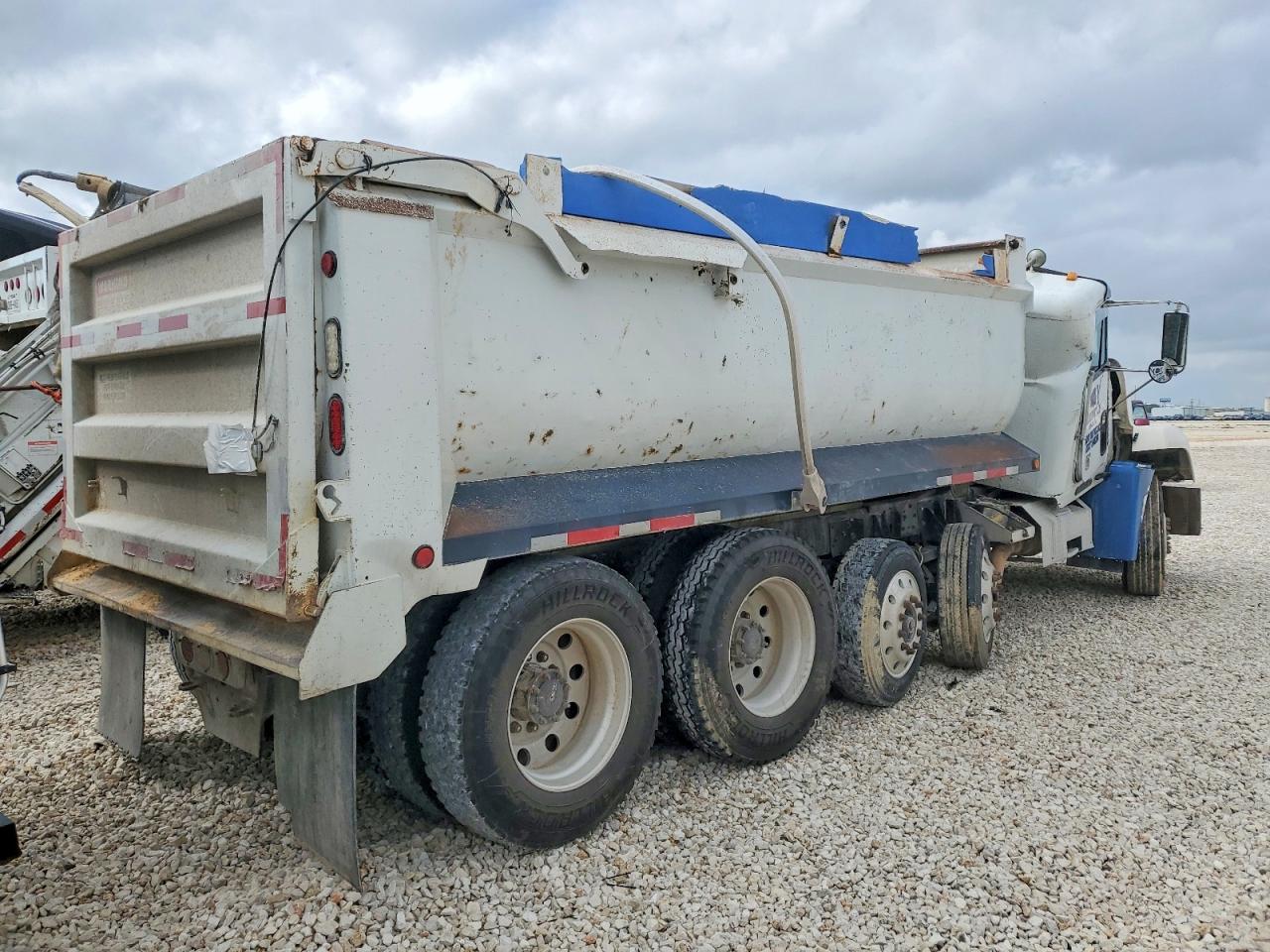 1995 Freightliner Conventional VIN 1FUYDZYB9SH597888 COPART salvage auction — Rollover, TX - SALVAGE VEHICLE TITLE (P), sold $4,550 on 2026-07-09 (photo 4)