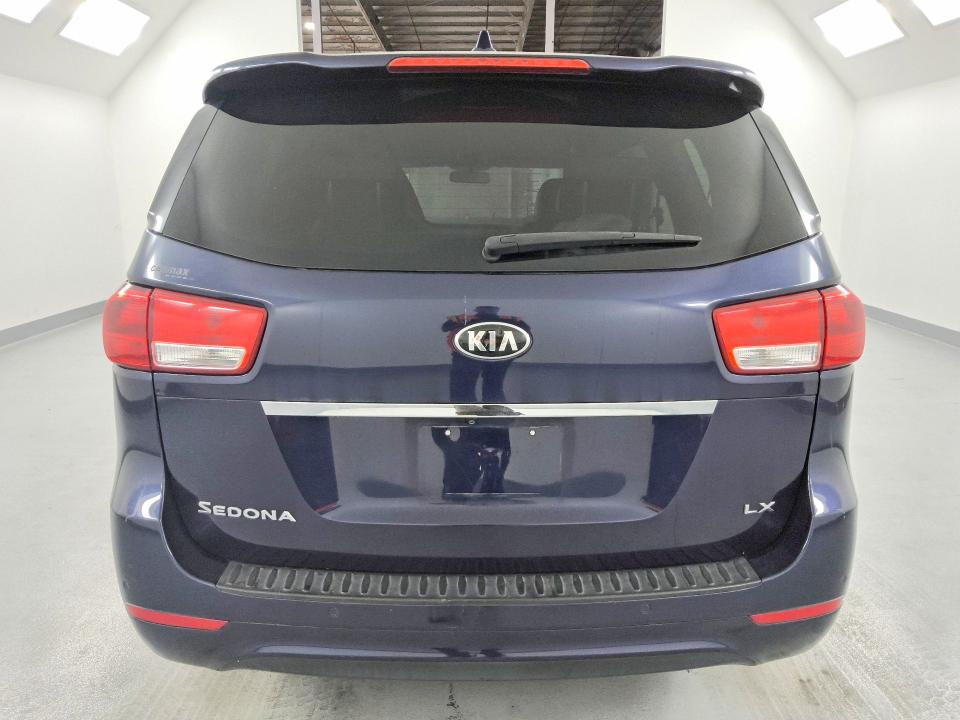 2018 Kia SEDONA VIN KNDMB5C19J6400635 COPART salvage auction — MINOR DENT/SCRATCHES, CA - CERTIFICATE OF TITLE, sold $2,850 on 2026-07-23 (photo 6)