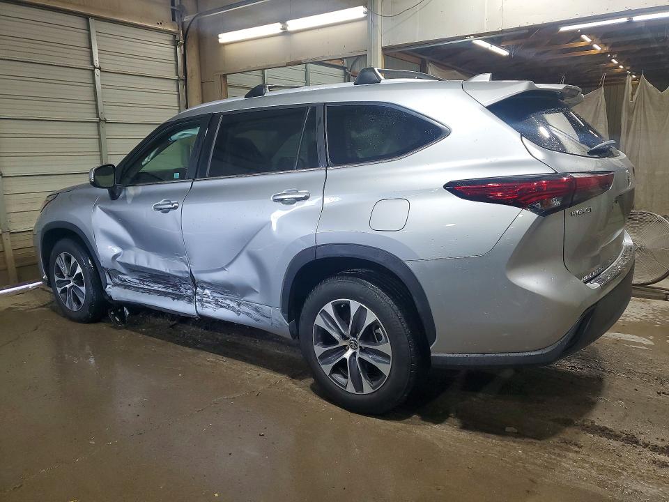 2023 Toyota Highlander VIN 5TDKARAH6PS523075 COPART salvage auction — SIDE, Salvage Title, sold $175 on 2026-07-21 (photo 2)