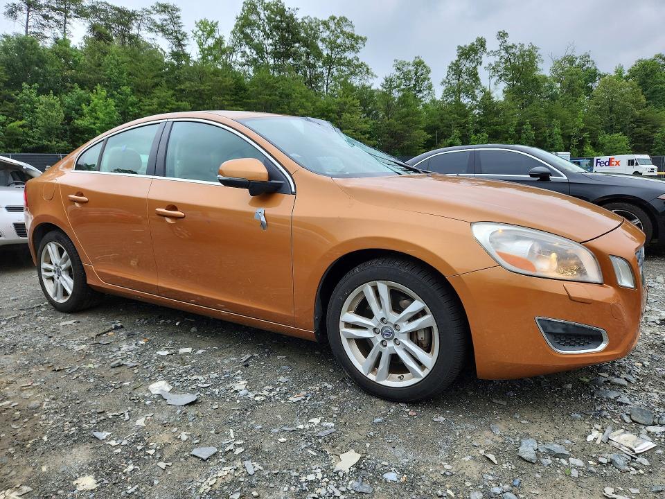 2013 Volvo VIN YV1612FS6D2198728 COPART salvage auction — ROOF, MD - CERT OF SALVAGE > 75% DAMAGE, sold $950 on 2026-07-02 (photo 4)
