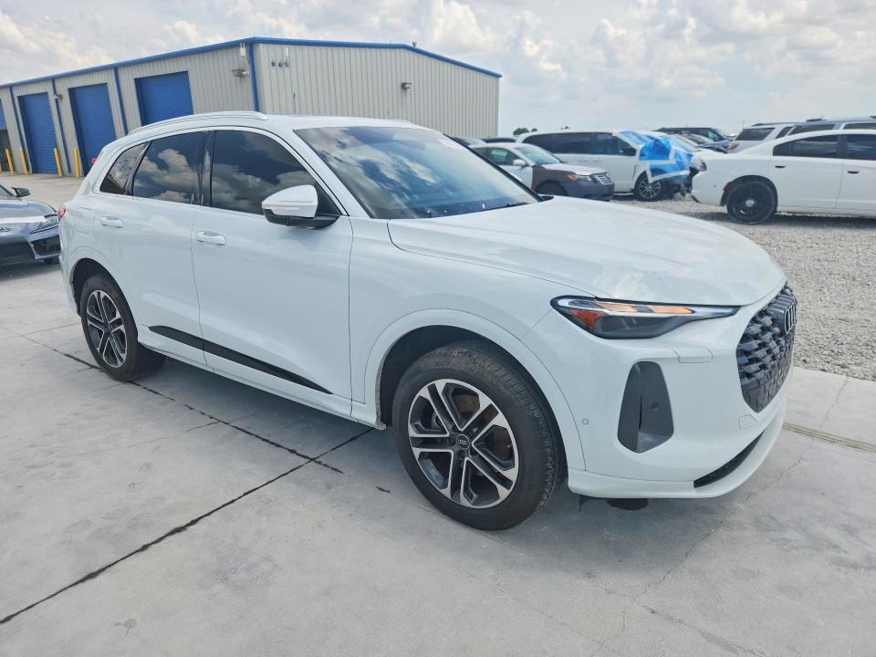 2025 Audi Q5 VIN WA11AAGU1S2025555 COPART salvage auction — WATER/FLOOD, Tx - Salvage Title-Flood Damage, sold $22,200 on 2026-07-14 (photo 4)