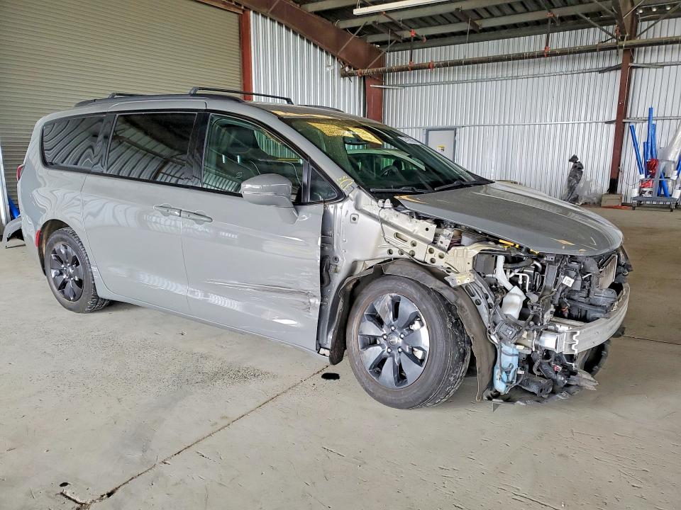 2020 Chrysler Pacifica VIN 2C4RC1N78LR257718 COPART salvage auction — FRONT END, Ca - Salvage Certificate, sold $6,100 on 2026-07-09 (photo 4)