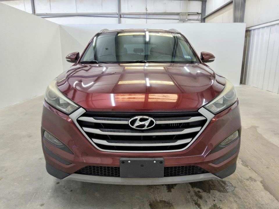 2017 Hyundai Tucson VIN KM8J33A22HU472116 COPART salvage auction — MINOR DENT/SCRATCHES, TX - CERTIFICATE OF TITLE, sold $650 on 2026-07-14 (photo 5)