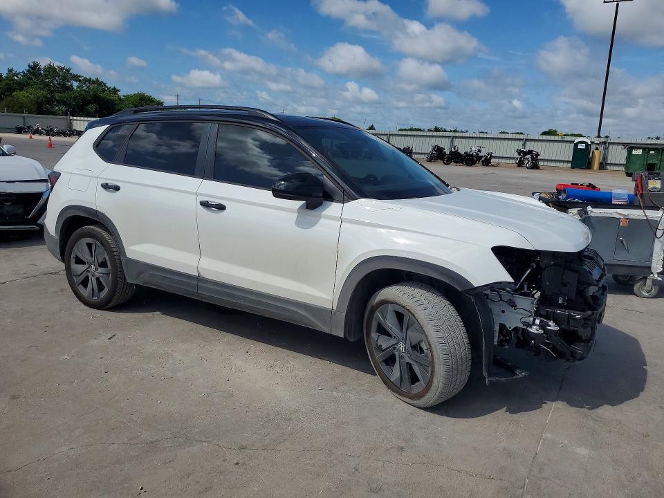 2025 Volkswagen Taos VIN 3VV3C7B25SM050406 COPART salvage auction — WATER/FLOOD, Tx - Salvage Vehicle Title, sold $9,000 on 2026-08-24 (photo 4)