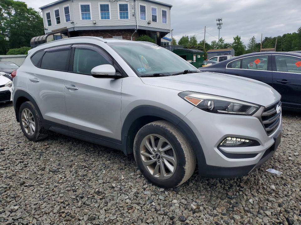 2016 Hyundai VIN KM8J3CA28GU044937 COPART salvage auction — MINOR DENT/SCRATCHES, Salvage Title, sold $4,800 on 2026-07-08 (photo 4)