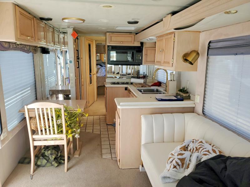 1998 Western rv VIN 18XF4CJ23W1171989 COPART salvage auction — UNDERCARRIAGE, UT - SALVAGE CERTIFICATE (P), sold $2,600 on 2026-07-09 (photo 6)