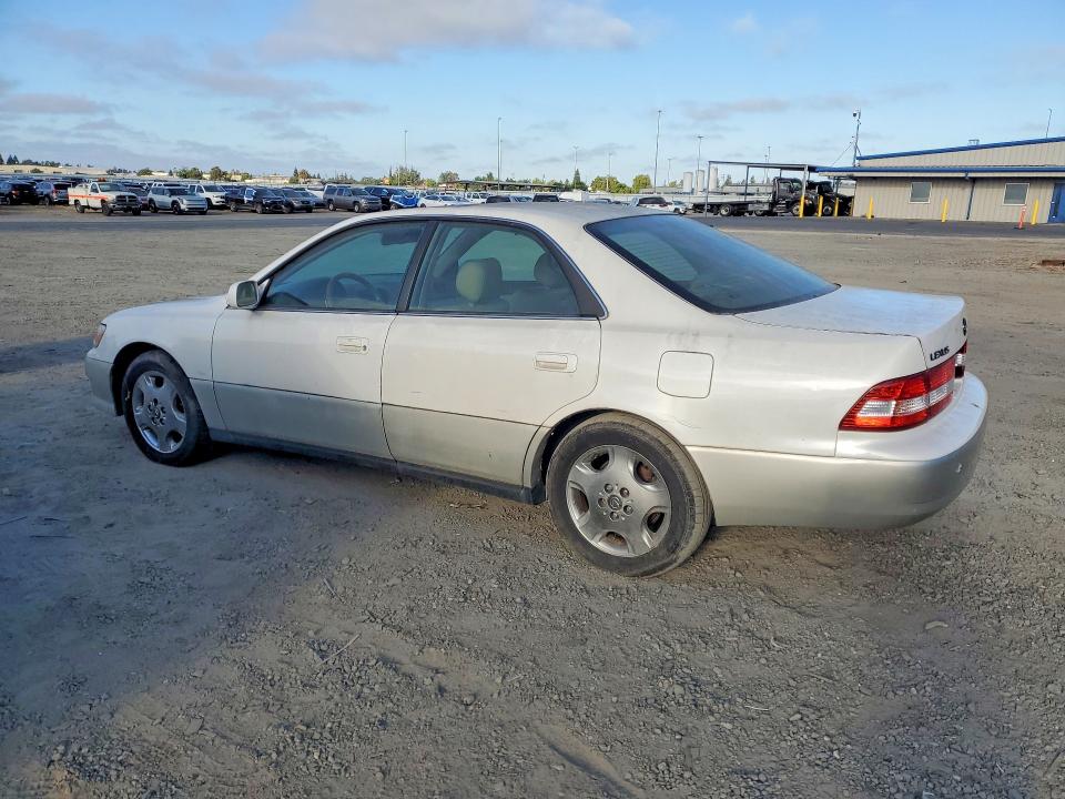2001 Lexus Es 300 VIN JT8BF28G710321859 COPART salvage auction — NORMAL WEAR, Ca - Dis/Dlr/Exp Only Clean Title, sold $350 on 2026-07-07 (photo 2)
