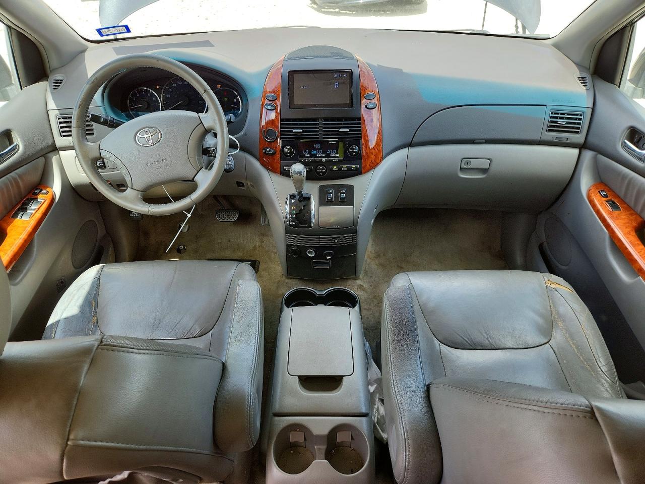 2010 Toyota Sienna VIN 5TDYK4CC5AS299994 COPART salvage auction — Rear End, TX - SALVAGE VEHICLE TITLE, sold $1,700 on 2026-07-09 (photo 8)
