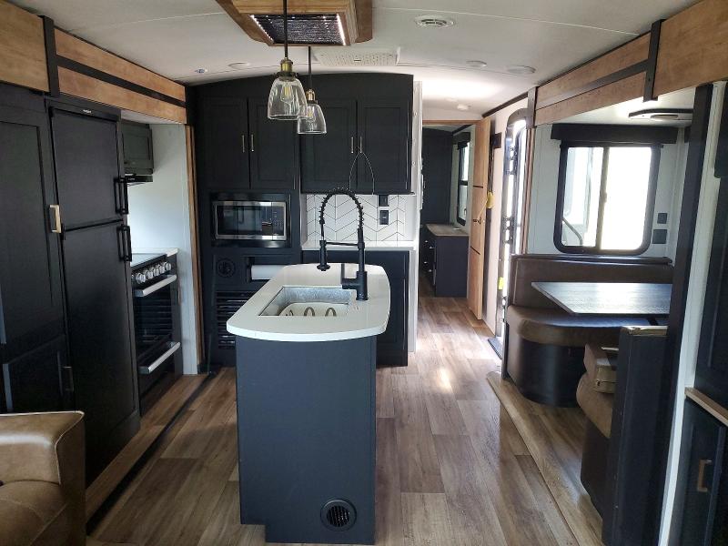 2022 Keystone Outback VIN 4YDT0BR22NW452630 COPART salvage auction — VANDALISM, MN - CERT OF TITLE-SALVAGE, sold $3,100 on 2026-07-30 (photo 5)