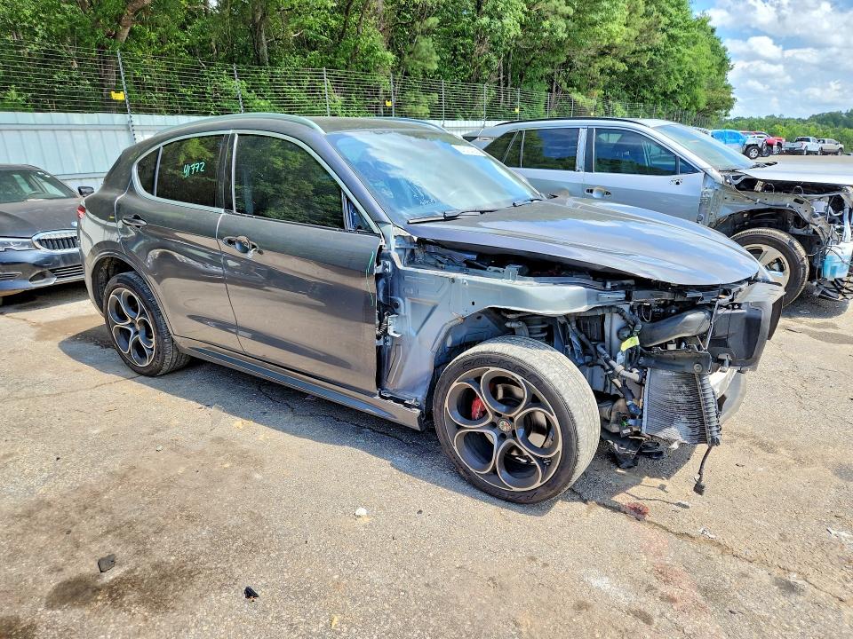 2020 Alfa romeo VIN ZASPAKBN7L7C98372 COPART salvage auction — FRONT END, GA - CERT OF TITLE-SALVAGE, sold $4,650 on 2026-08-21 (photo 4)