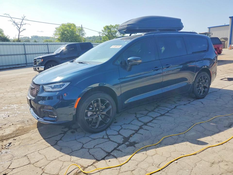 2023 Chrysler Pacifica VIN 2C4RC3BG4PR573218 — COPART salvage auction photo