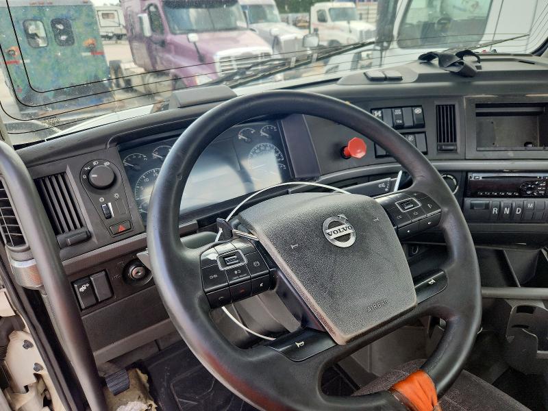 2019 Volvo VIN 4V4WC9EHXKN219207 COPART salvage auction — NORMAL WEAR, Nc - Certificate Of Title, sold $7,500 on 2026-07-28 (photo 9)