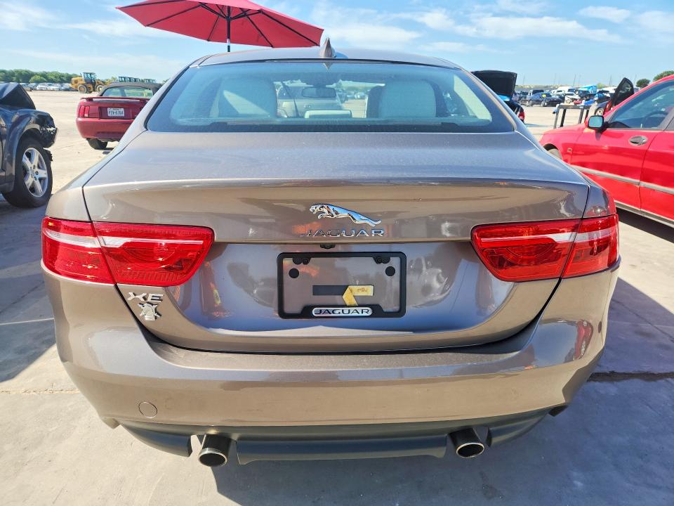 2017 Jaguar Xe VIN SAJAJ4BVXHA973363 COPART salvage auction — NORMAL WEAR, Ok - Certificate Of Title, sold $1,600 on 2026-07-02 (photo 6)